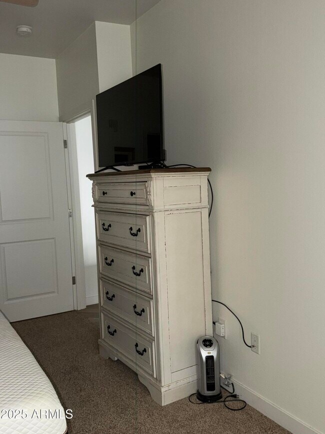 Building Photo - 2511 W Queen Creek Rd