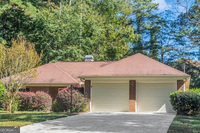 Building Photo - 213 Robin Ln