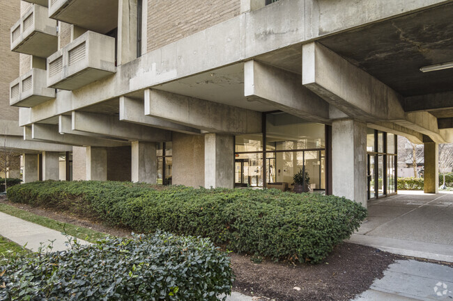 Building Photo - Carrollsburg Square North Tower