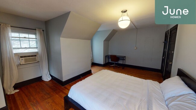 Foto del edificio - ROOM ONLY in 7-bed/3.5-bath Home