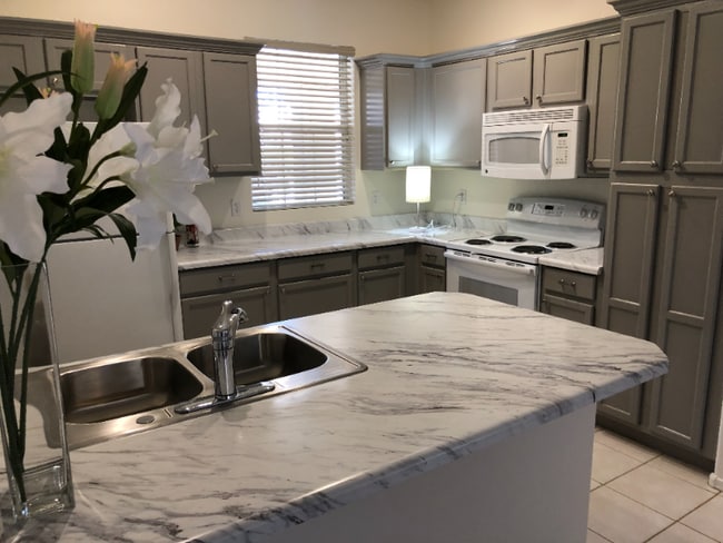 Building Photo - 1843 E San Tan St