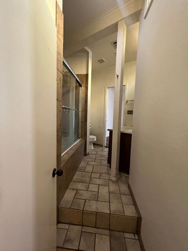 Foto del edificio - 207 N Elm St