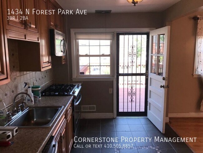 Building Photo - 3 Bed 2 Full Bath I $1850 | 1434 N Forest ...