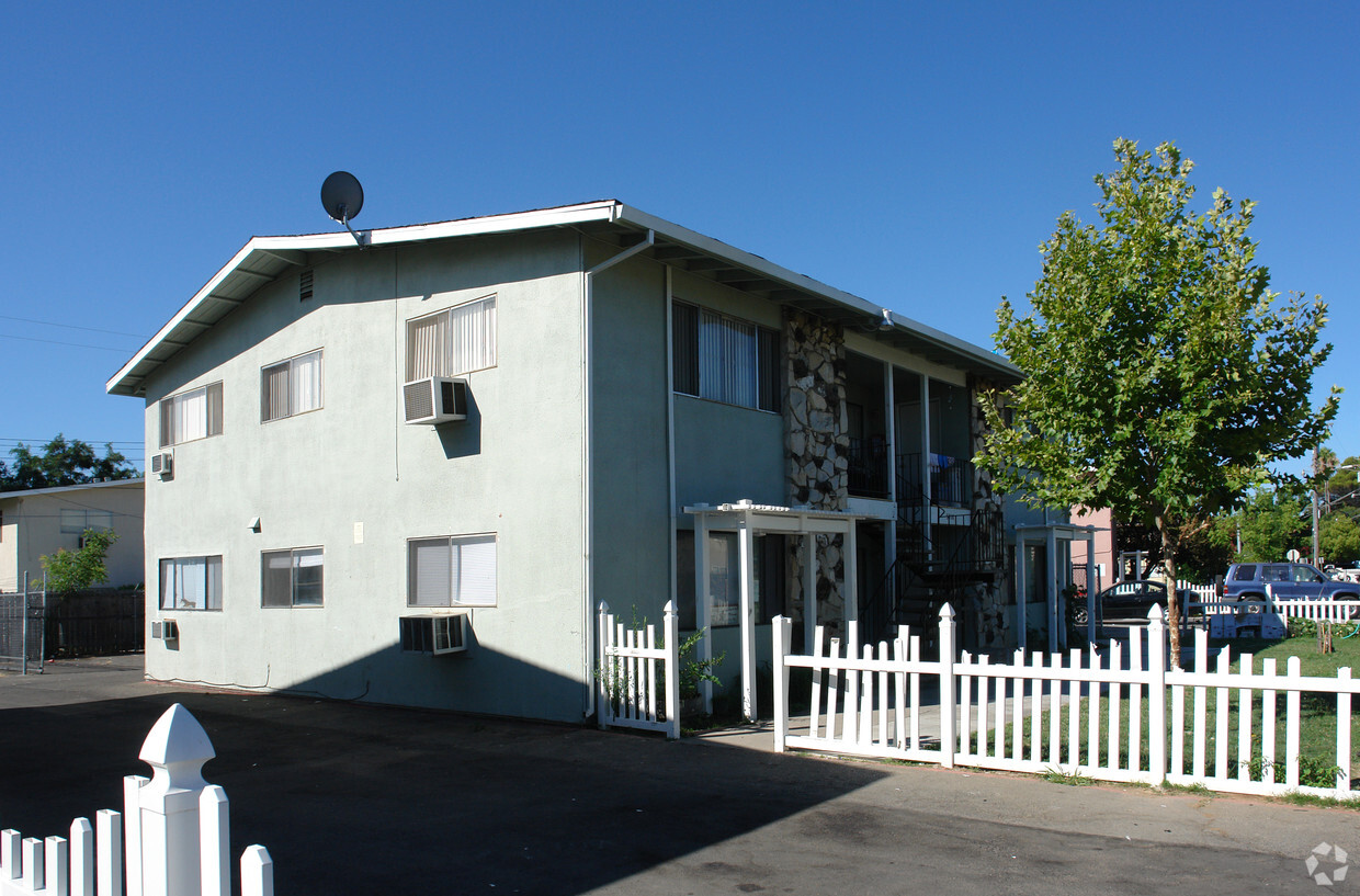 Building Photo - 3358 Lerwick Rd