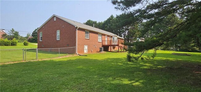 Building Photo - 1308 Crumbley Rd