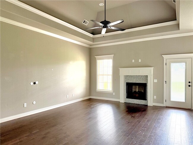 Building Photo - 3200 SW Satinwood Ave