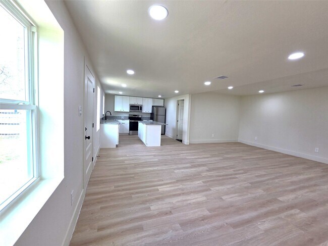 Foto del edificio - 4607 Englewood St