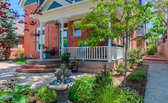 Building Photo - Beautiful 2B/2.5B Historic Home on Pearl Street