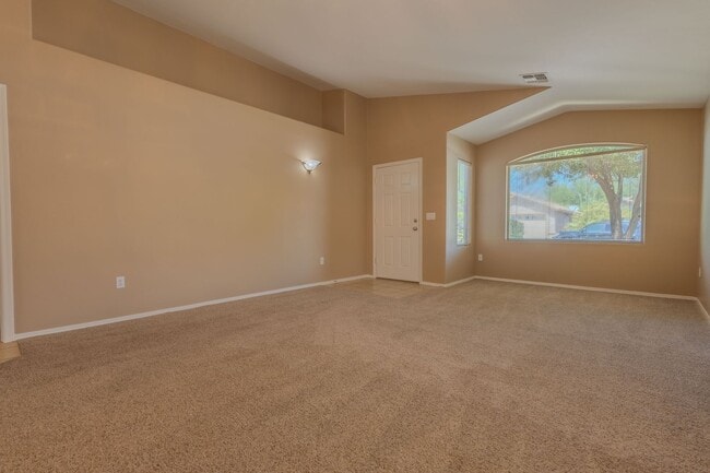 Building Photo - 4 Bedroom, 2 Bath