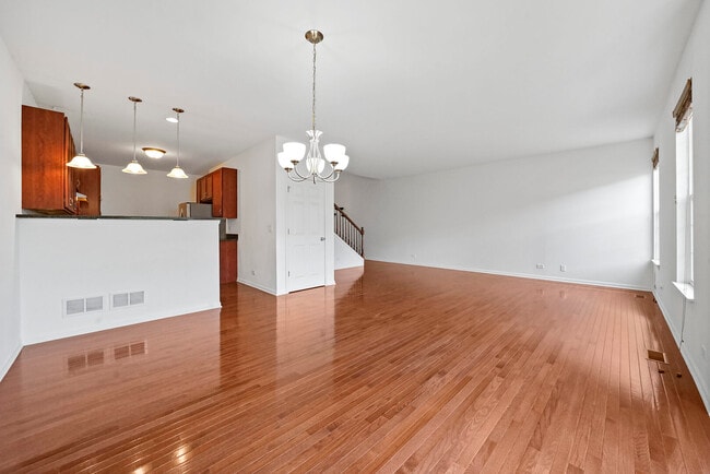 Building Photo - 10 Carrington Cir