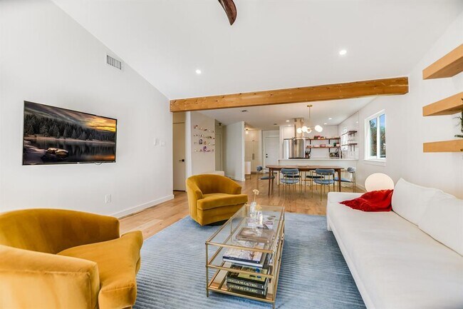 Foto del edificio - 3705 Alexandria Dr