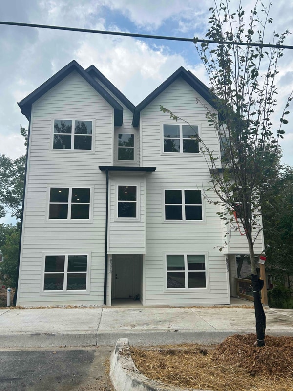 Building Photo - 306 S W Ave