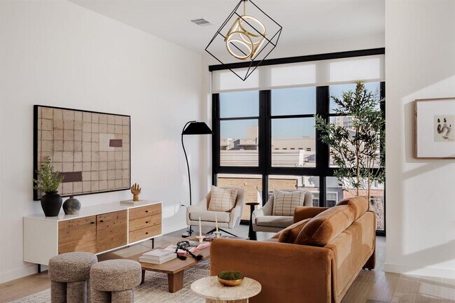 Building Photo - 800 Embassy Dr