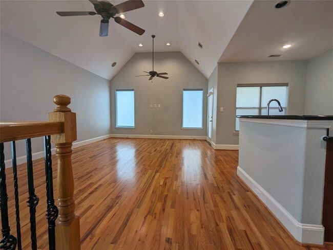 Building Photo - 330 Cage St