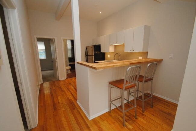 Building Photo - 2 bedroom in Chicago IL 60612