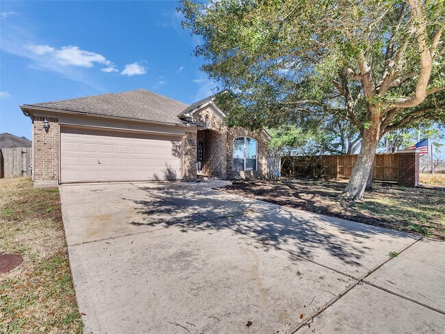 Foto del edificio - 5643 Walnut Glen Ln