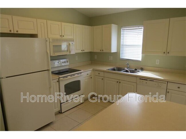 Foto del edificio - 2869 SW Versailles Terrace