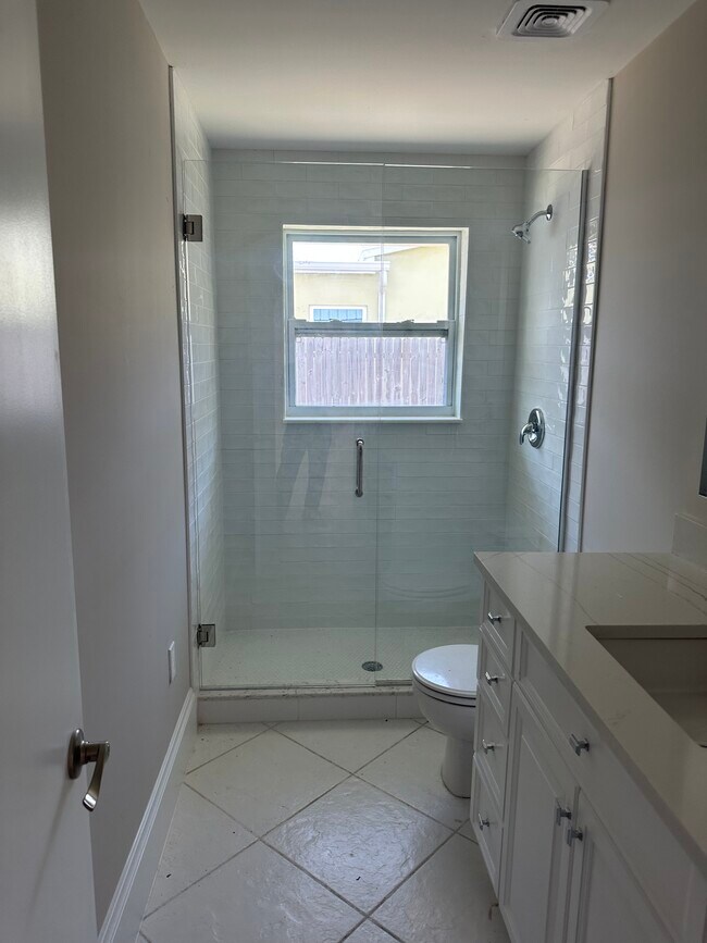 Building Photo - 1019 S Alhambra Cir