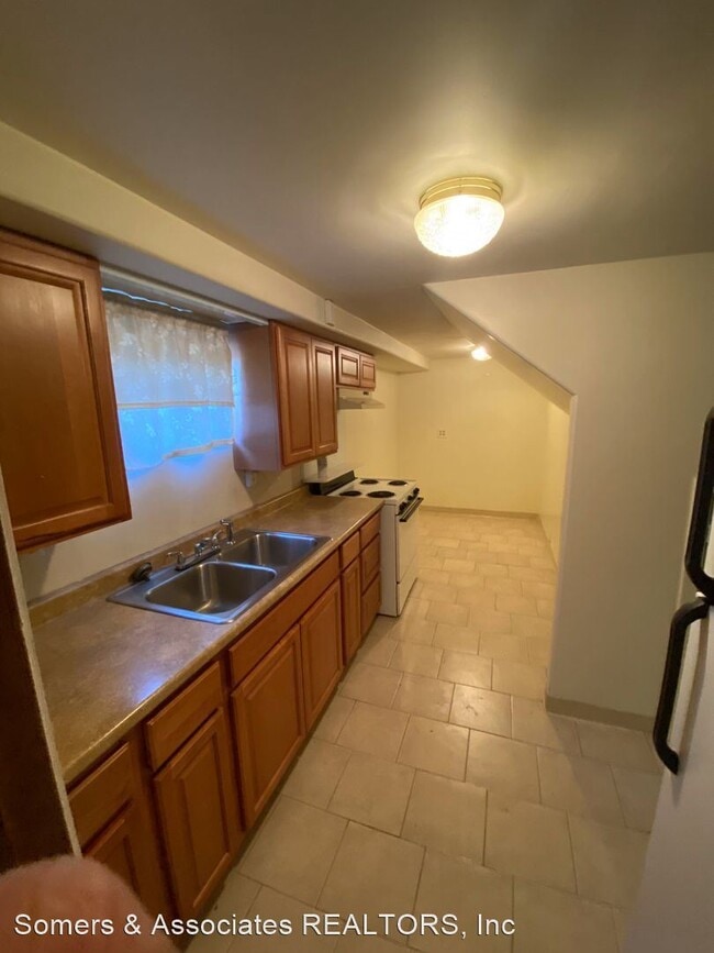 Building Photo - 2445 Loomis Dr