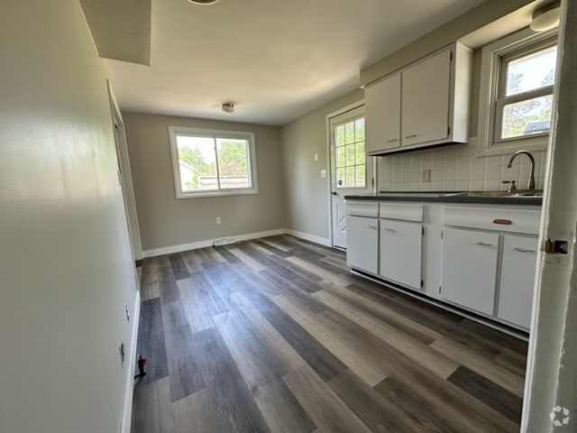 Building Photo - 8960 Wehrle Dr