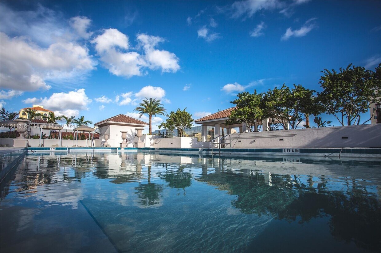 Primary Photo - 2000 Salzedo St