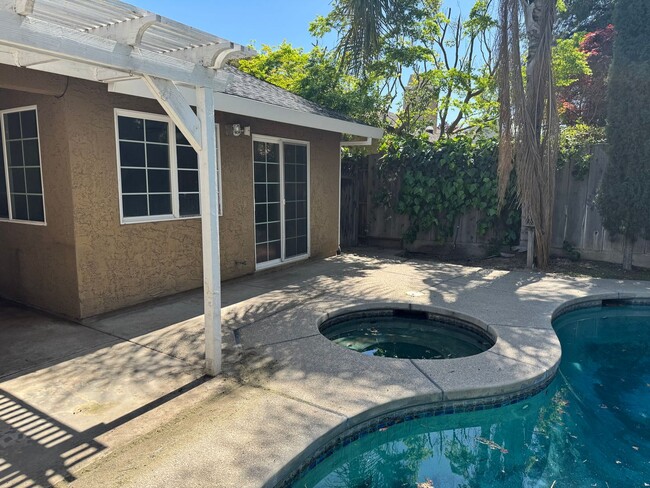 Foto del edificio - 4 bdrm 2 bath house on quiet cul -de-sac w...