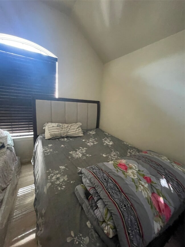 Building Photo - 26864 Calgary Pointe Dr