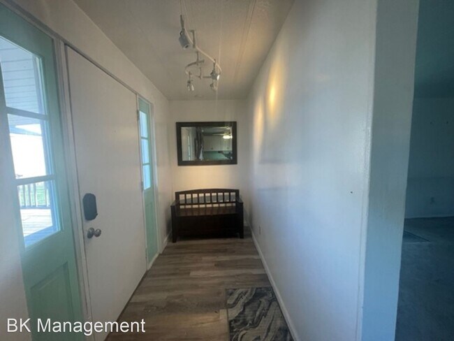 Foto del edificio - 5 br, 2 bath House - 7554 S. 1050 E.