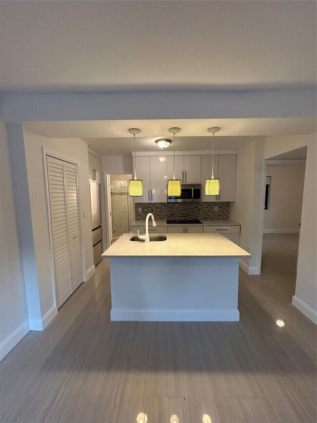 Foto del edificio - 914 NE 15th Ave