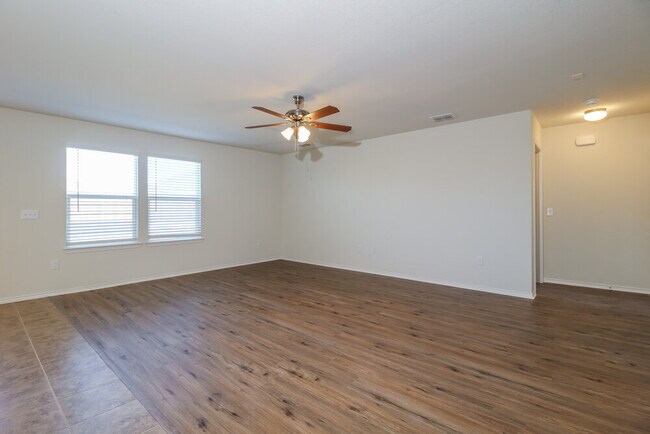 Building Photo - 1449 Vernon Dr