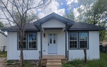 Building Photo - 3024 N Crump St