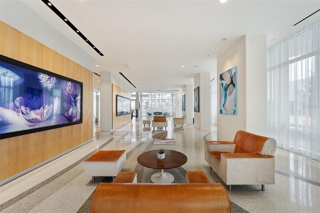Foto del edificio - 150 E Robinson St