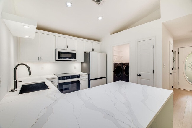 Foto del edificio - 145 Bayou Landing Rd