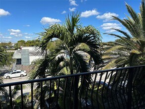 Building Photo - 110 SE 2nd St