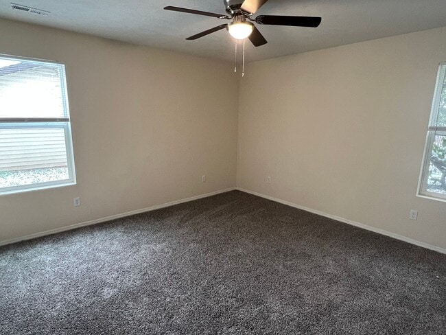 Foto del edificio - 1020 E Lynn St