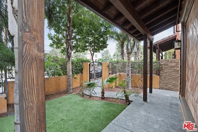 Front Yard - 4307 1/2 S Centinela Ave