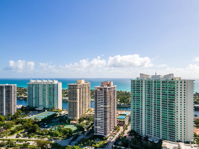Foto del edificio - The Landmark Club Condominium