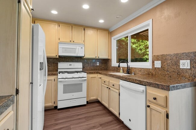 Building Photo - 5059 Via Calderon