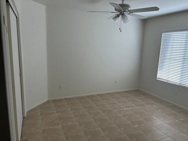 Foto del edificio - 13190 Cameron St