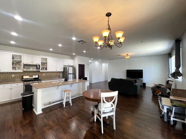Foto del edificio - Rosamond 4 Bedroom + 2.5 Bathroom