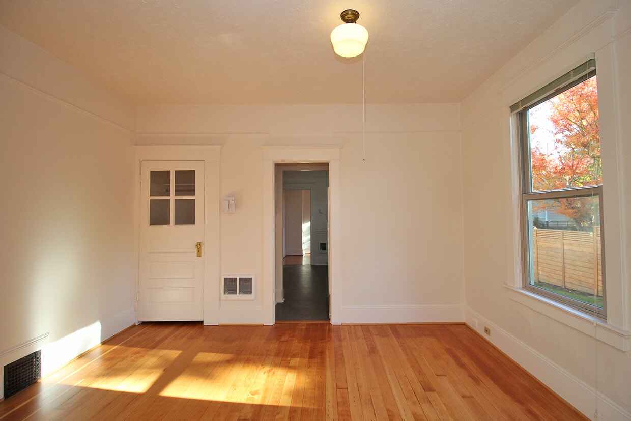 Primary Photo - 3634 SE Milwaukie Ave
