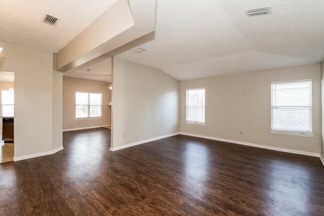 Foto del edificio - 12335 Silent Brook Trail N