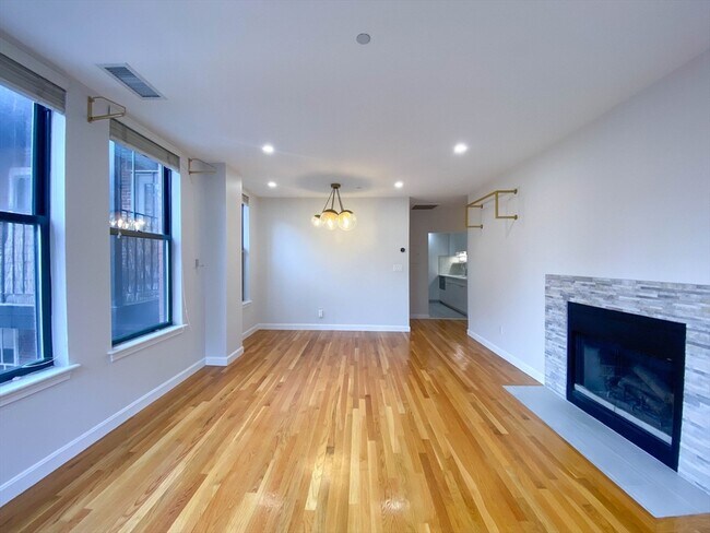 Building Photo - 75 Clarendon St