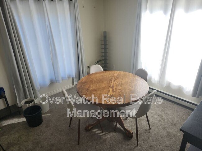 Foto del edificio - 2710 Forest Park Dr