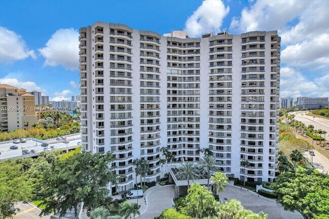 Foto del edificio - 3300 NE 191st St