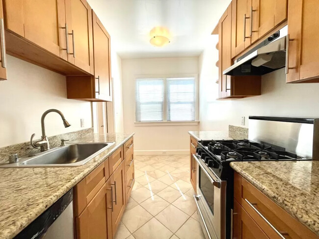 Private Spacious Kitchen - 156 Parnassus Ave