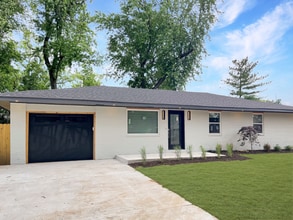 Building Photo - 805 SW 2nd St