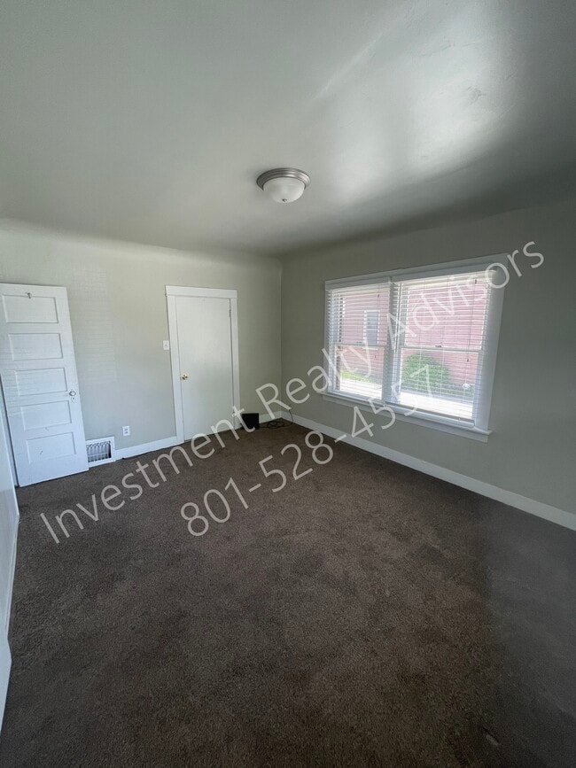 Building Photo - 386 N 500 E
