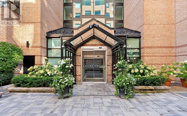 Building Photo - 225 Davenport Rd