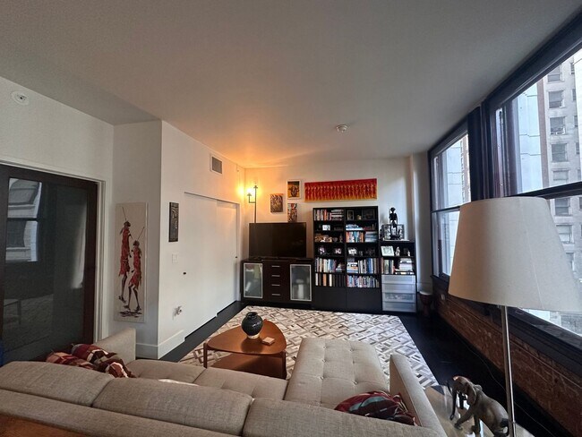 Foto del edificio - 460 S Spring St